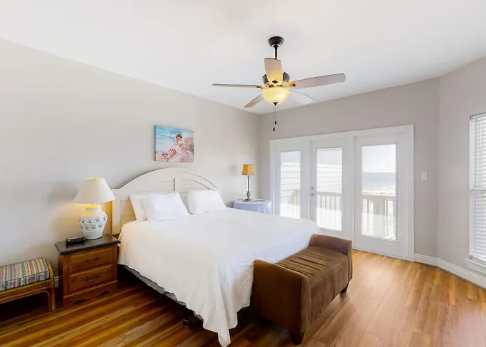 Steps From The Gulf-front W Balconies Gulf Views Ac & Wifi *