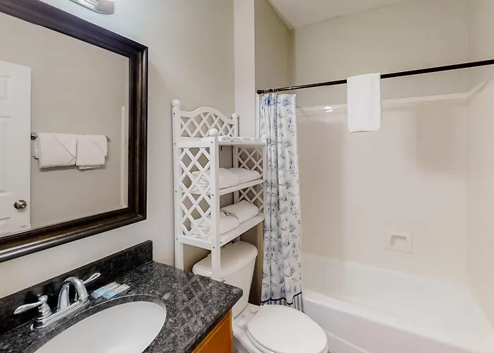 Steps From The Gulf-front W Balconies Gulf Views Ac & Wifi Holiday home
