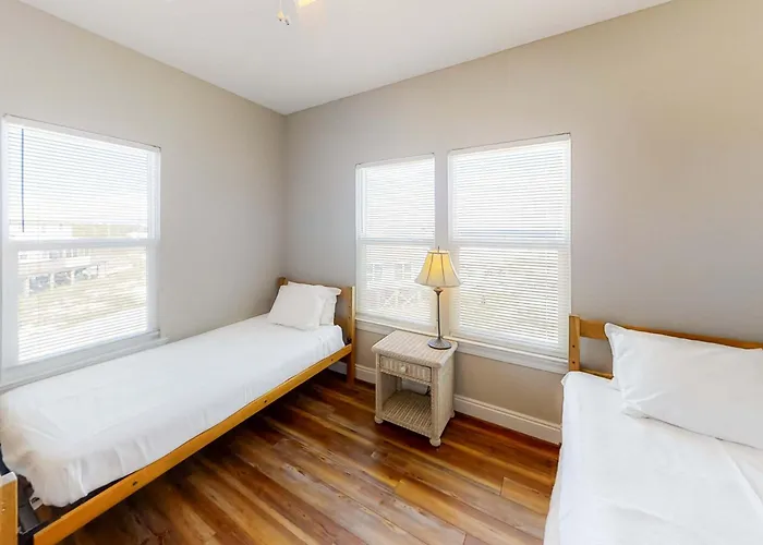 Holiday home Steps From The Gulf-front W Balconies Gulf Views Ac & Wifi Gulf Shores