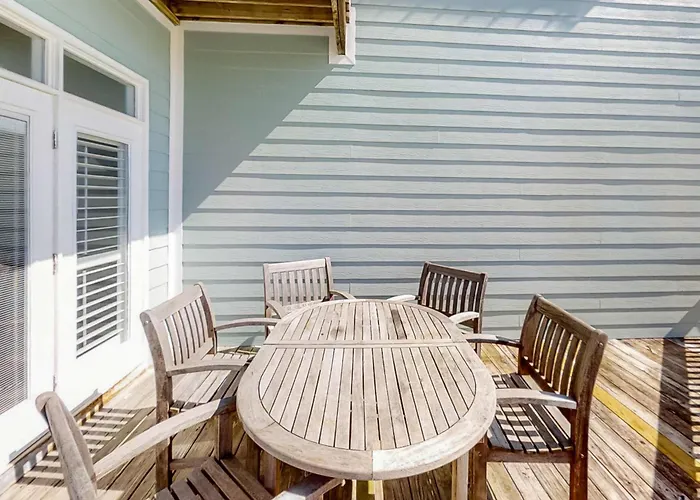 Holiday home Steps From The Gulf-front W Balconies Gulf Views Ac & Wifi *